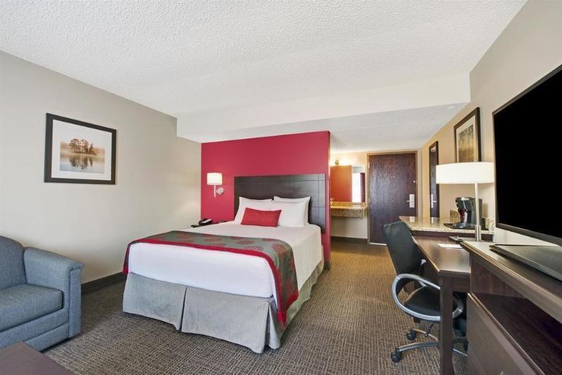 New World Inn & Conference Center コロンバス エクステリア 写真